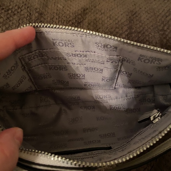 Cute little Michael Kors purse!! - Picture 8 of 8